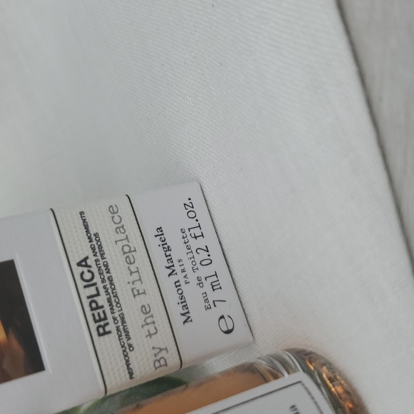 Maison Margiela By the Fireplace - Picture 8 of 8